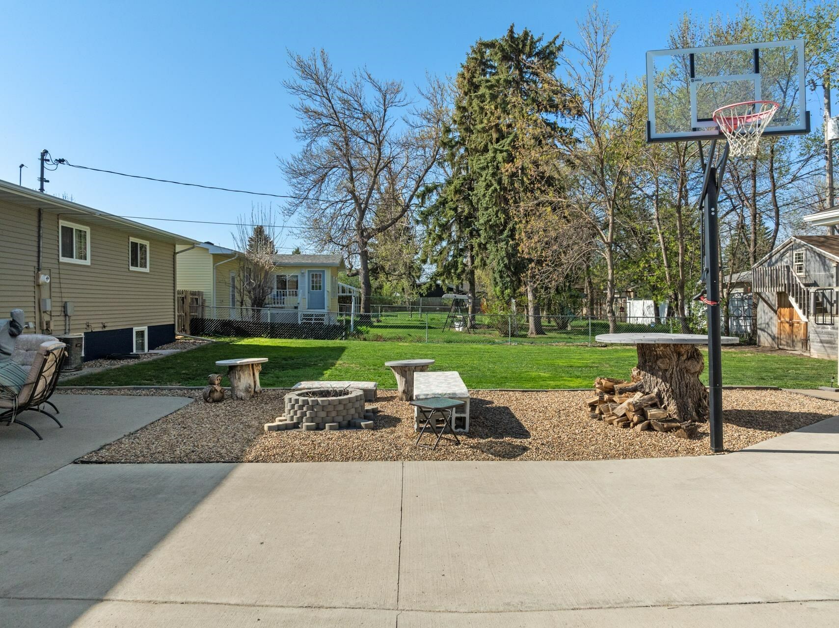Property Photo: 1722 1st St SE ND 58701
