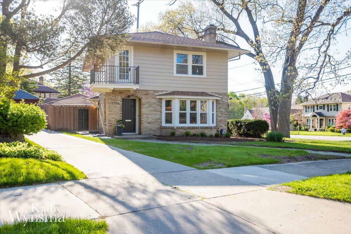 Property Photo:  1154 E Chippewa Drive SE  MI 49506 