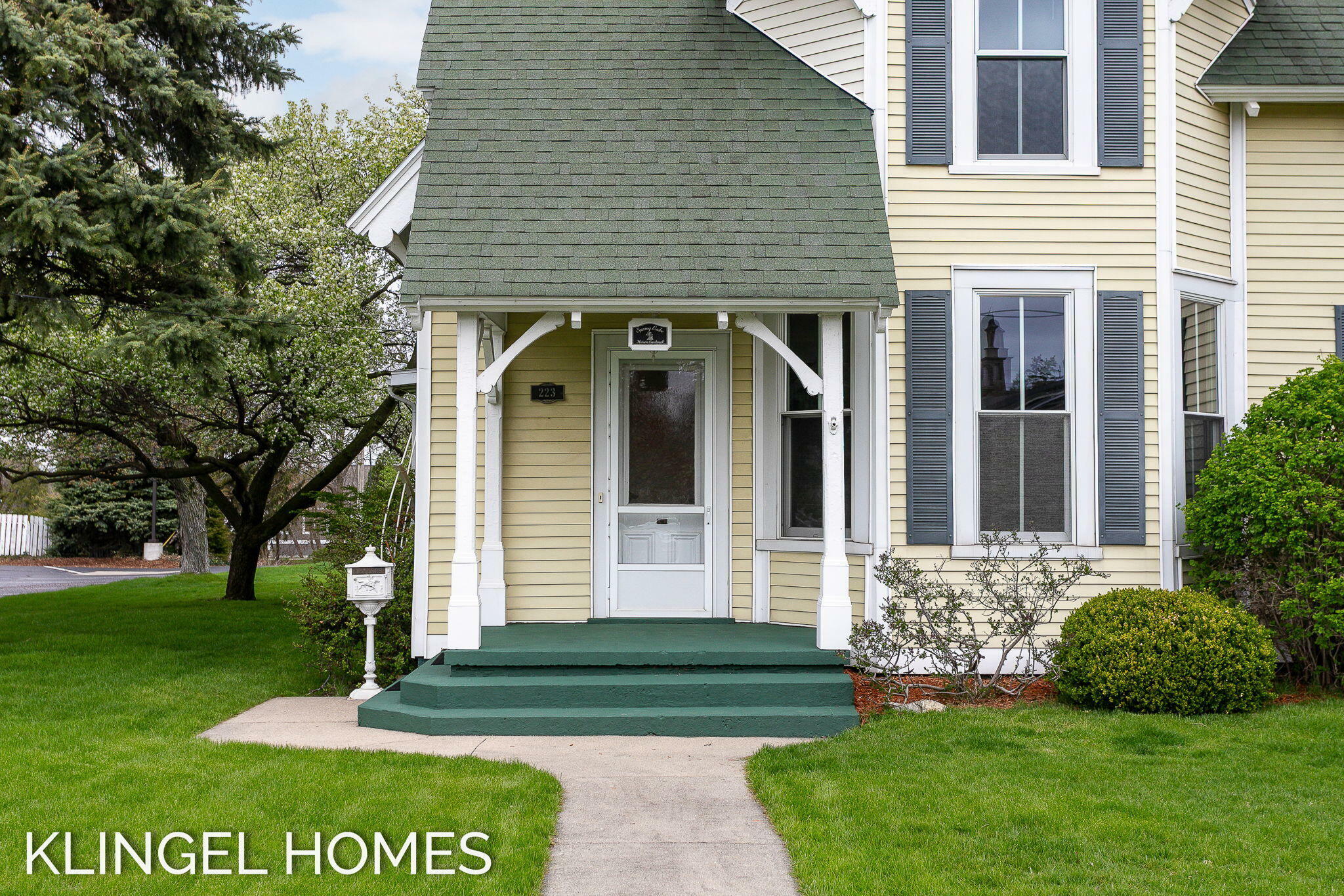 Property Photo: 223 E Savidge Street MI 49456