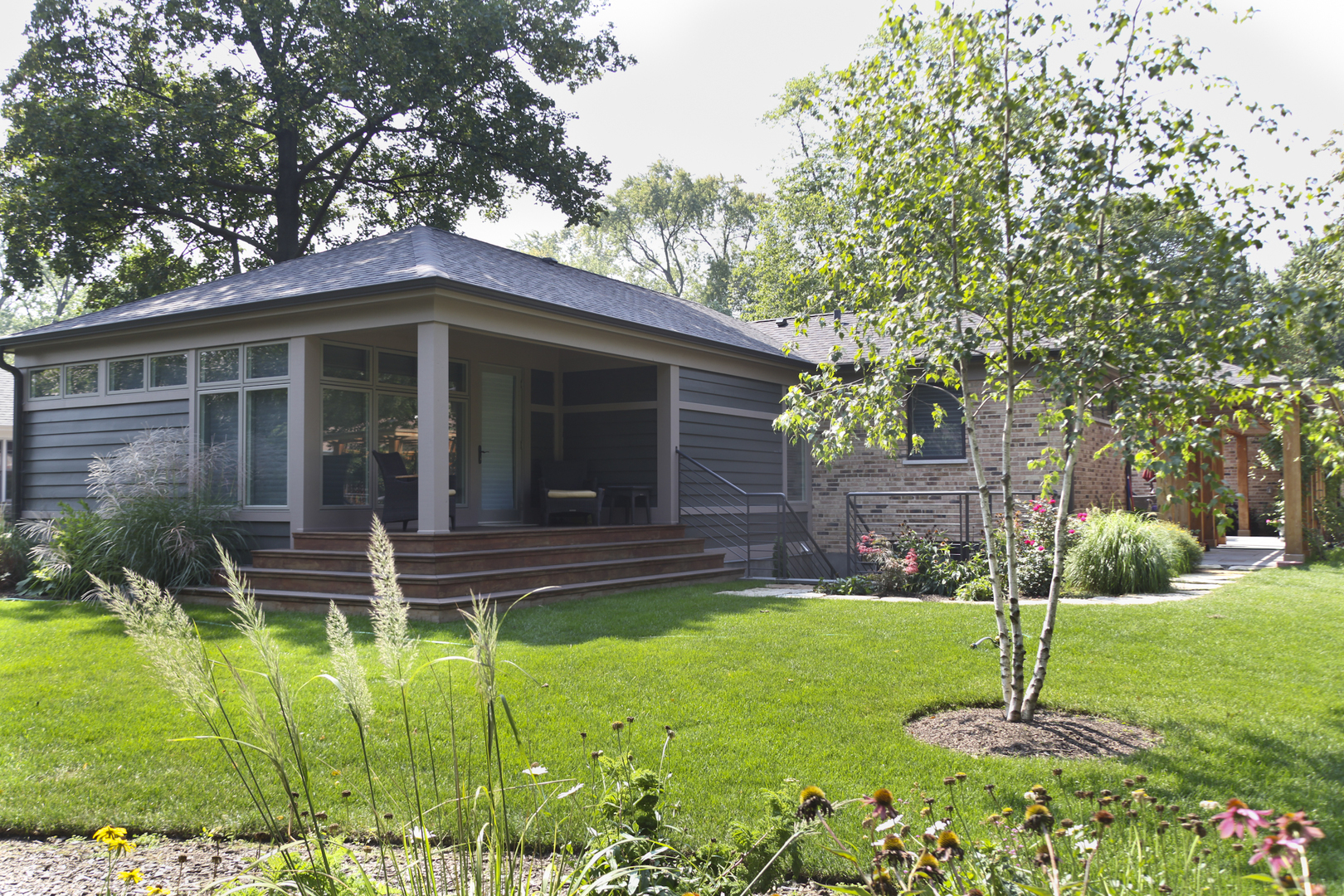 Property Photo: 419 N Lincoln Lane IL 60004
