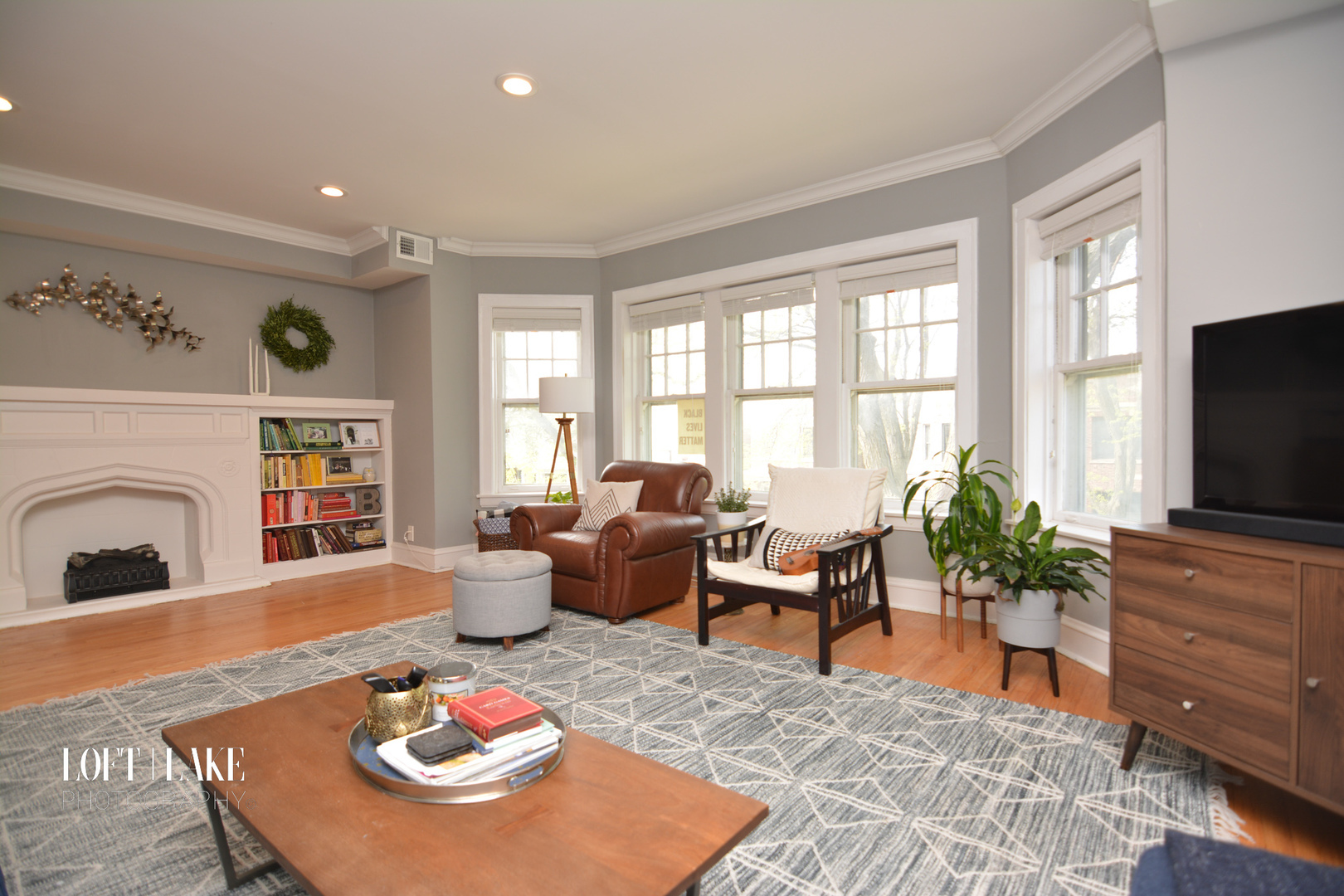 Property Photo: 1707 W Winona Street 2 IL 60640