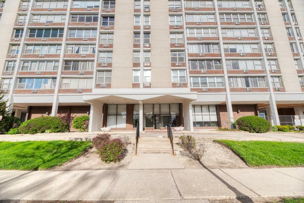 33 N Main Street 11C  Lombard IL 60148 photo