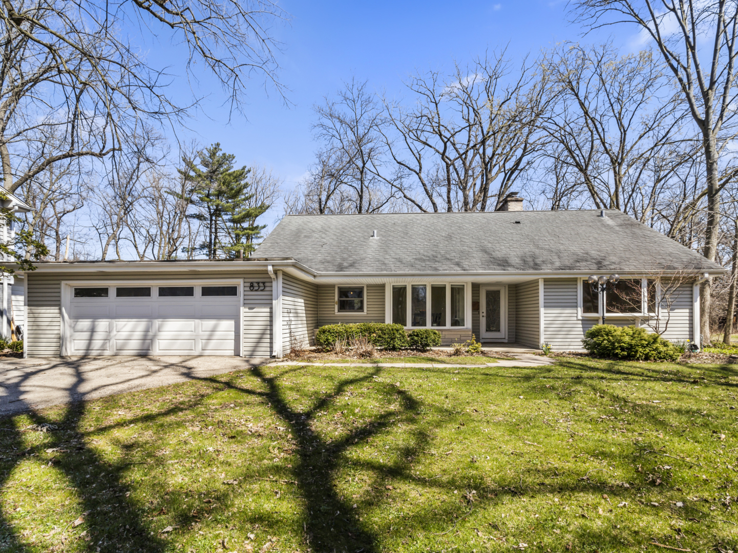 833 E Glenwood Road  Glenview IL 60025 photo