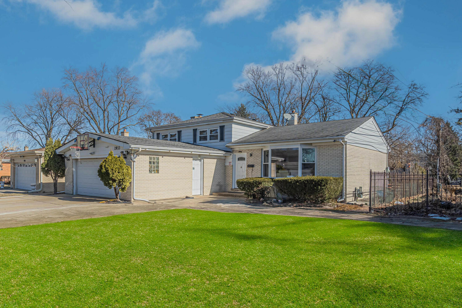 Property Photo: 1933 Birch Street IL 60016