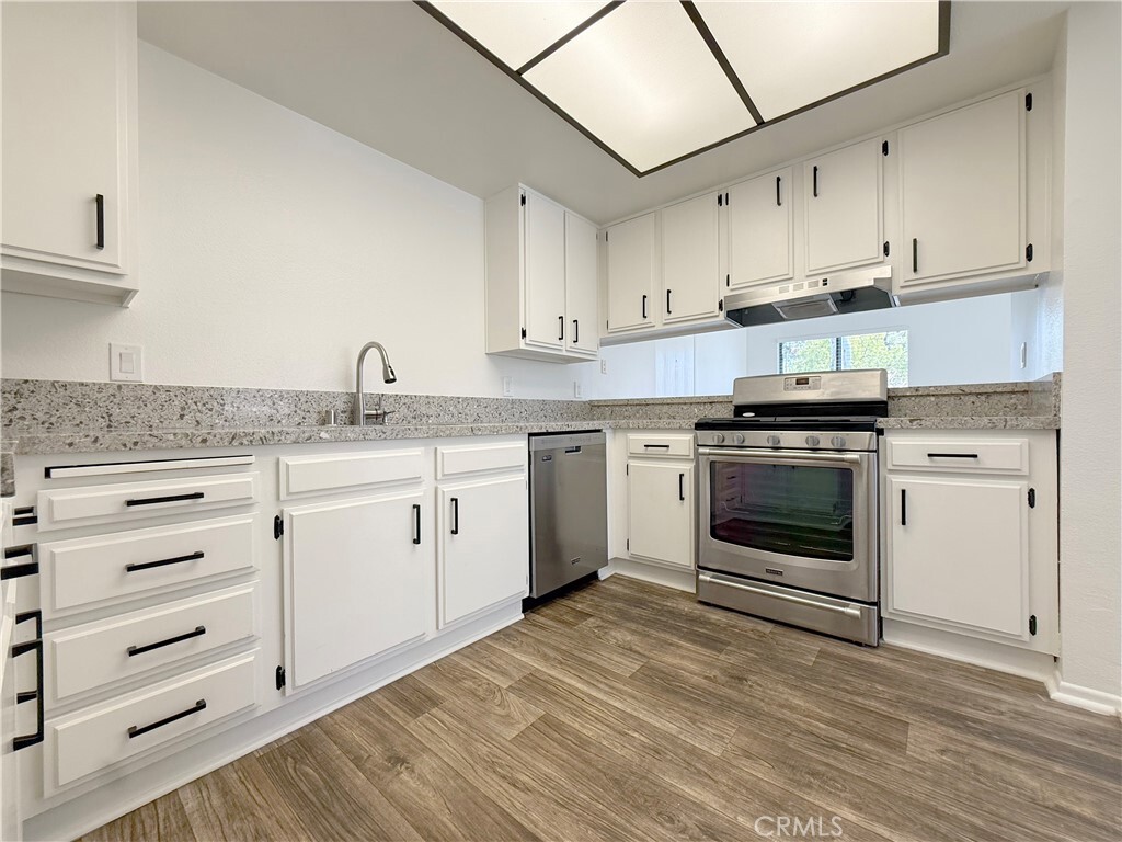 Property Photo:  7422 Seastar Drive 5  CA 92648 
