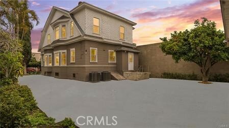 Property Photo: 610 E 4th CA 92701