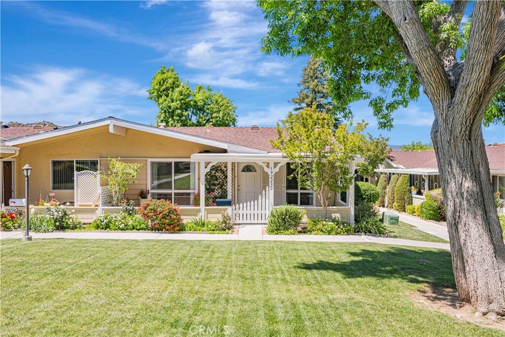 Property Photo: 19223 Avenue Of The Oaks D CA 91321