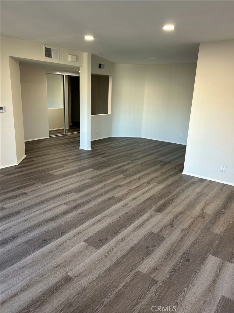 Property Photo: 4717 Ben Avenue 210 CA 91607