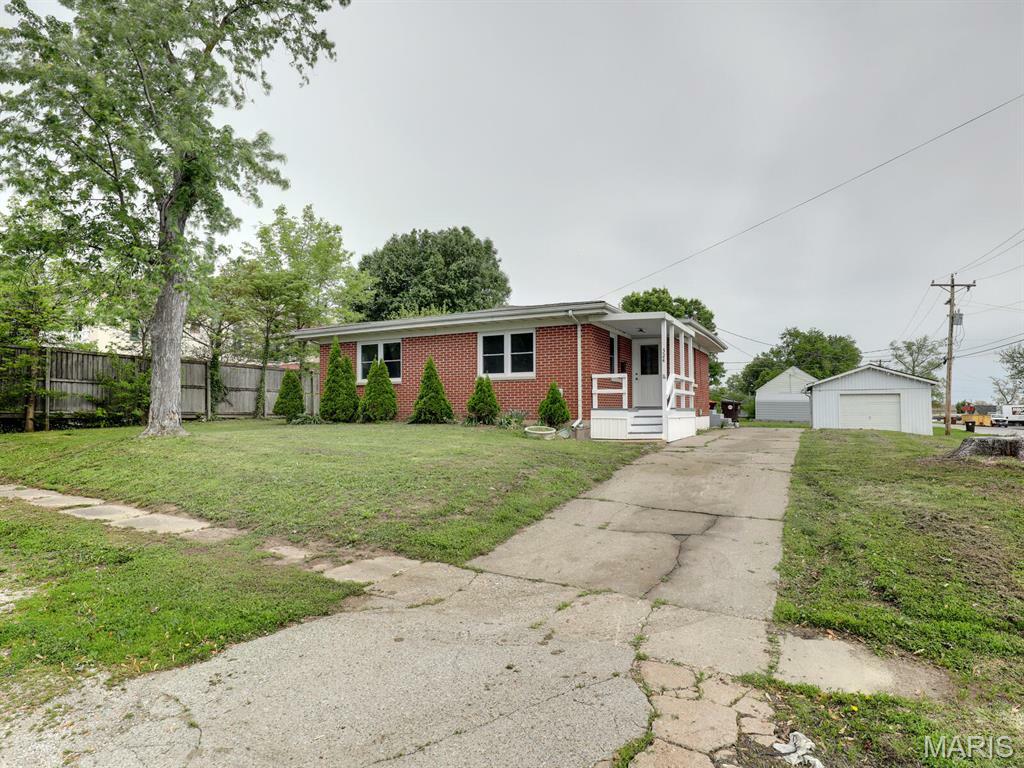 Property Photo: 324 E Olive Street MO 63461