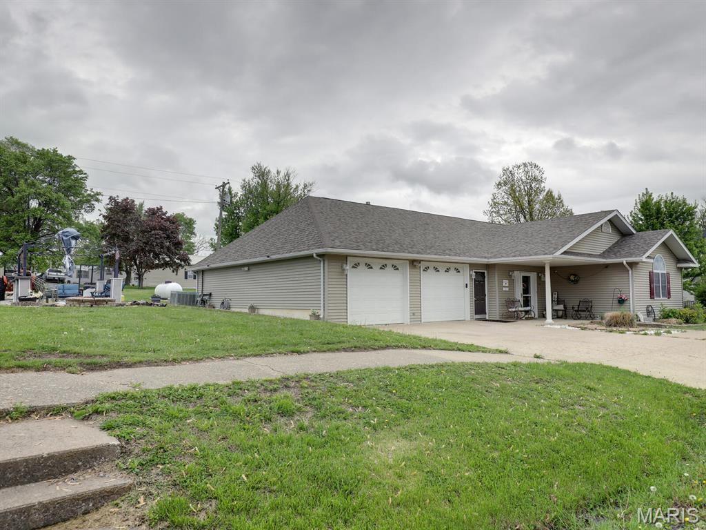 Property Photo: 114 E Adair Street MO 63533