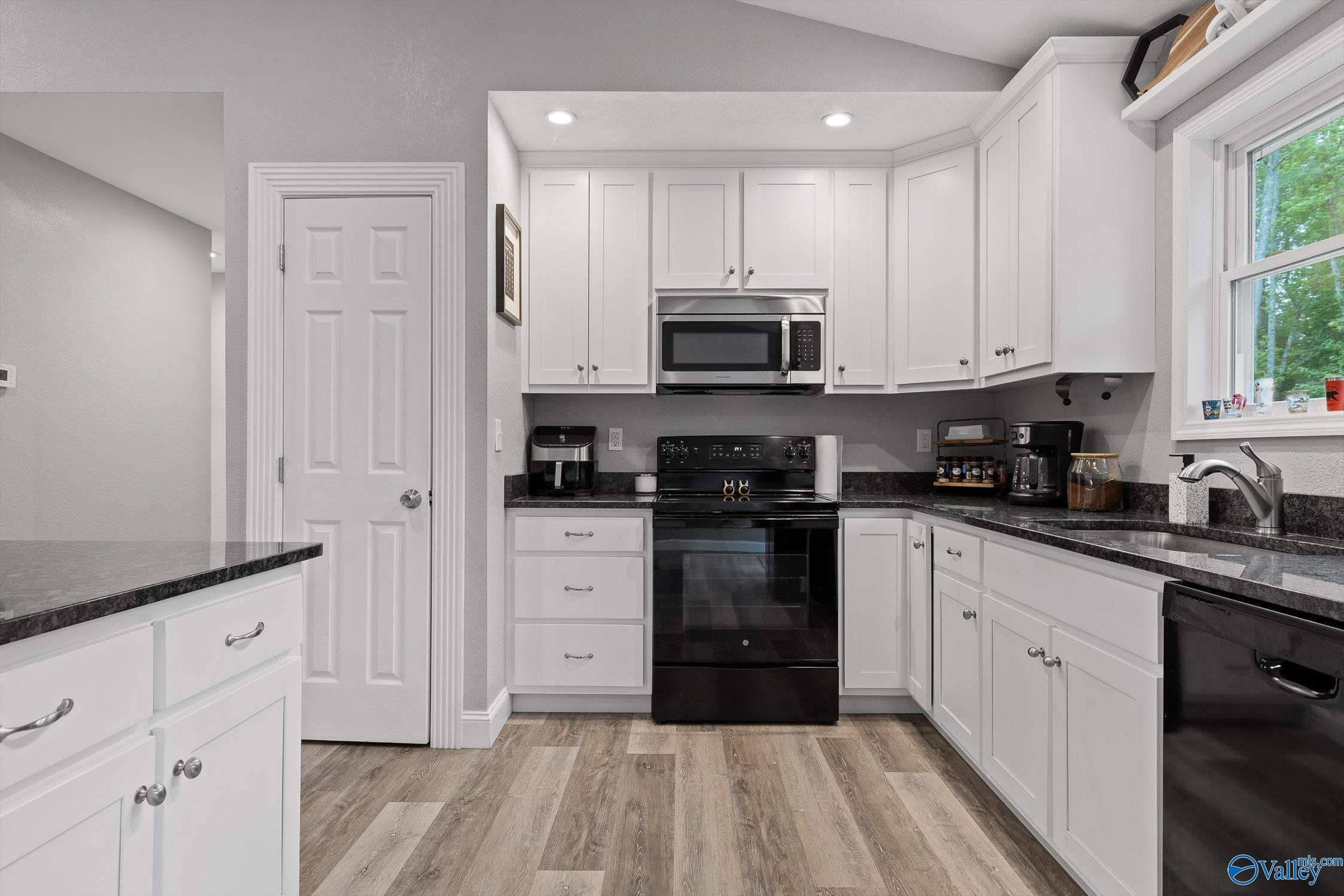 Property Photo: 991 County Road 814 AL 35979