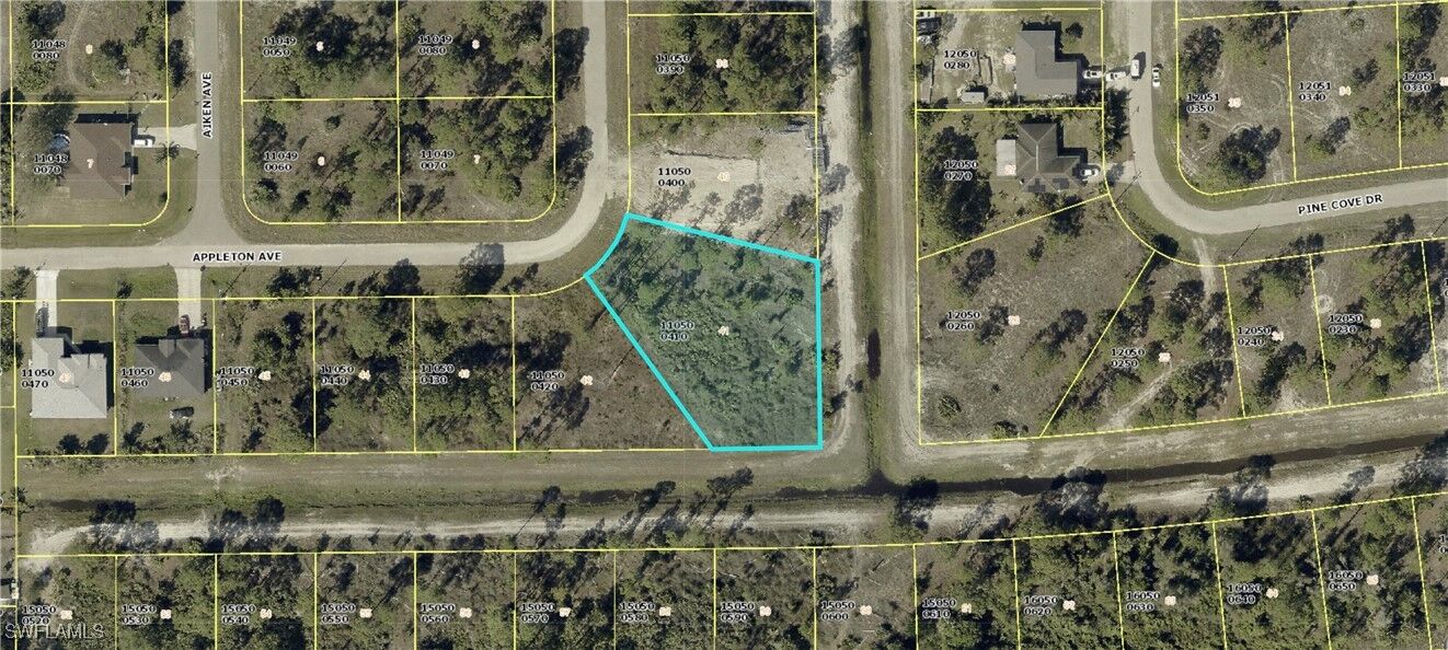Property Photo:  825 Appleton Avenue  FL 33974 
