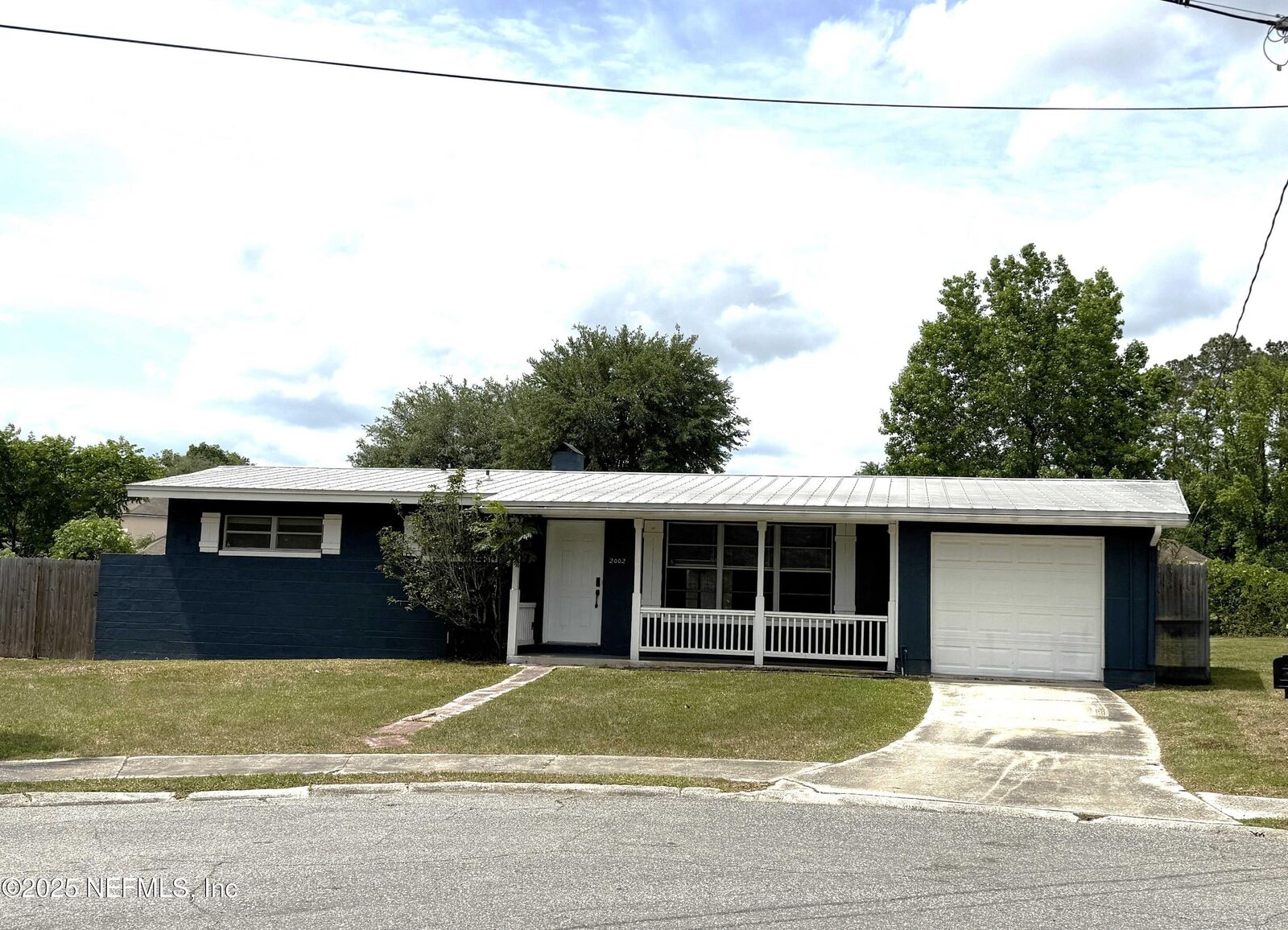 Property Photo: 2002 Braque Court FL 32210