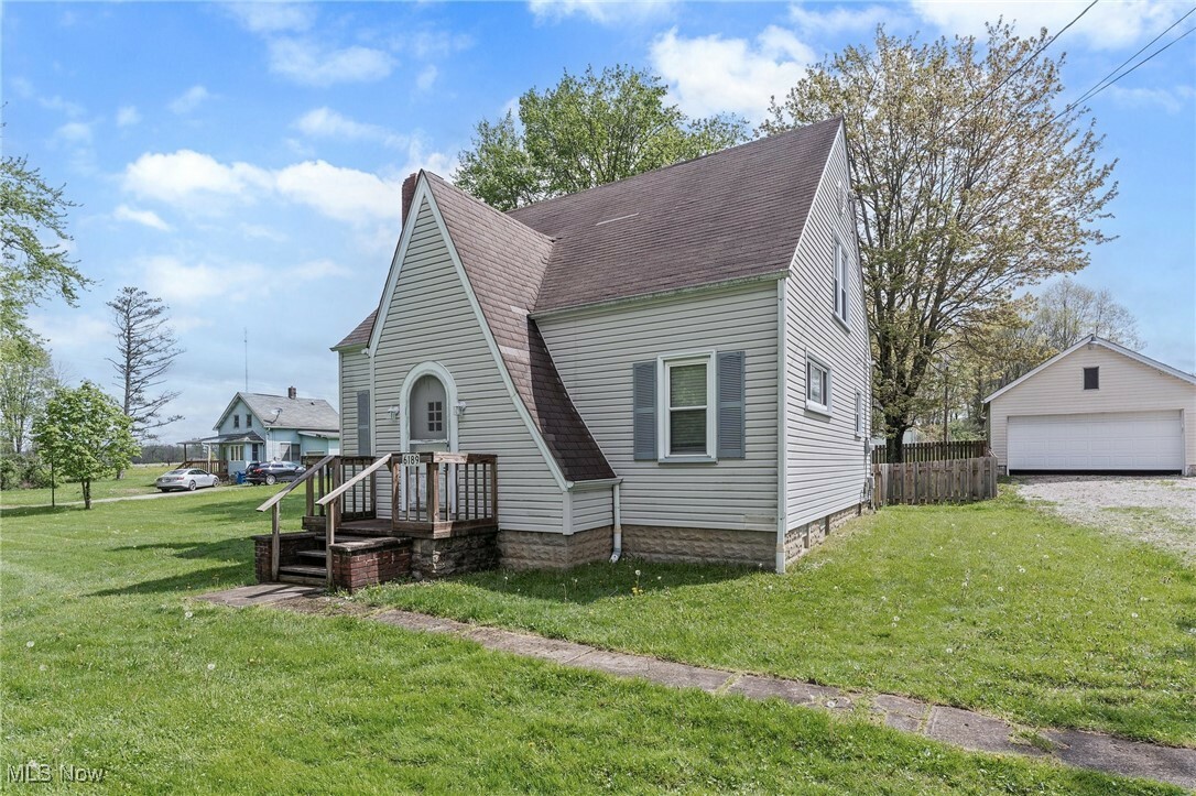 Property Photo: 6189 Highland Avenue SW OH 44481