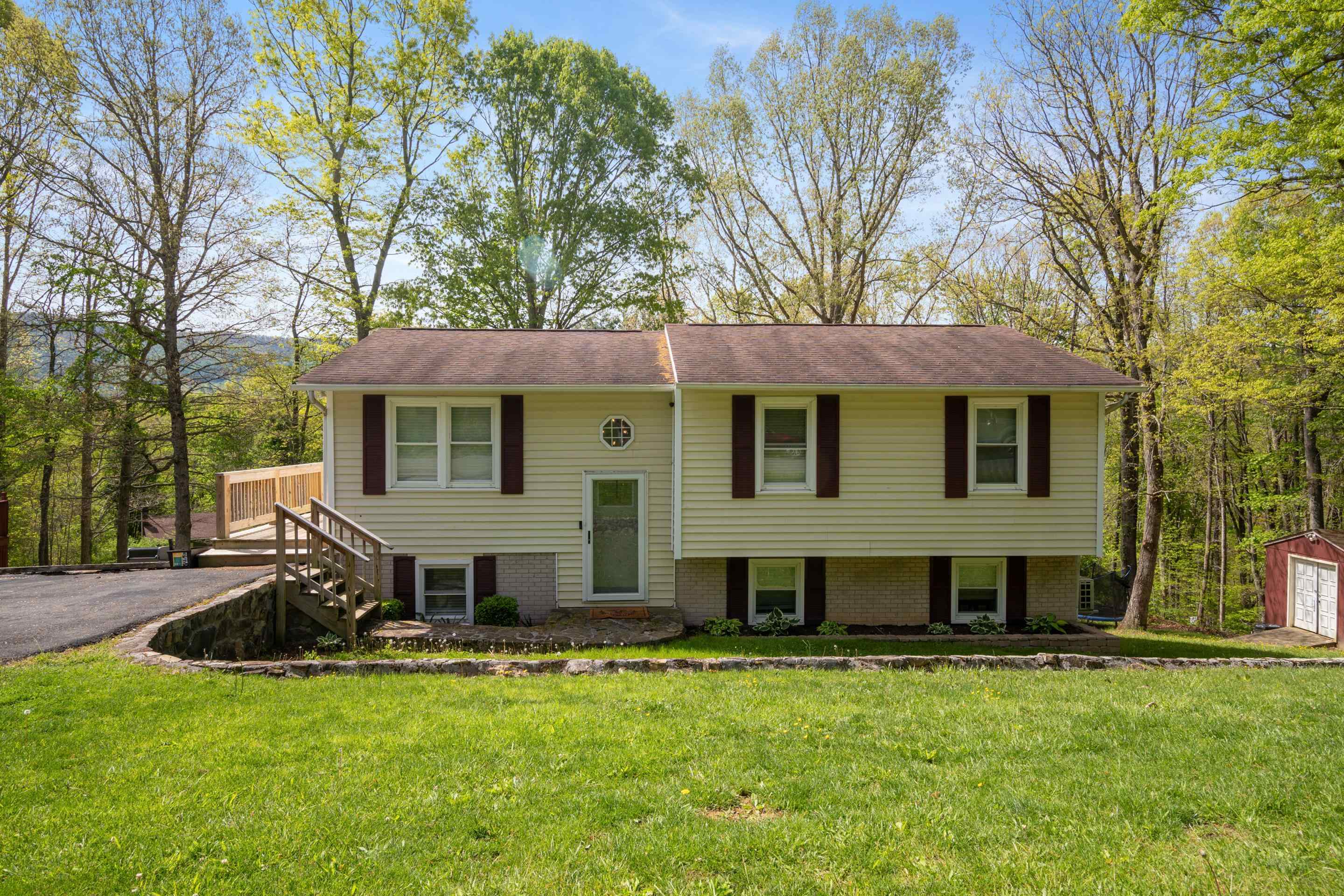 Property Photo: 156 Ridgecrest Street VA 24605
