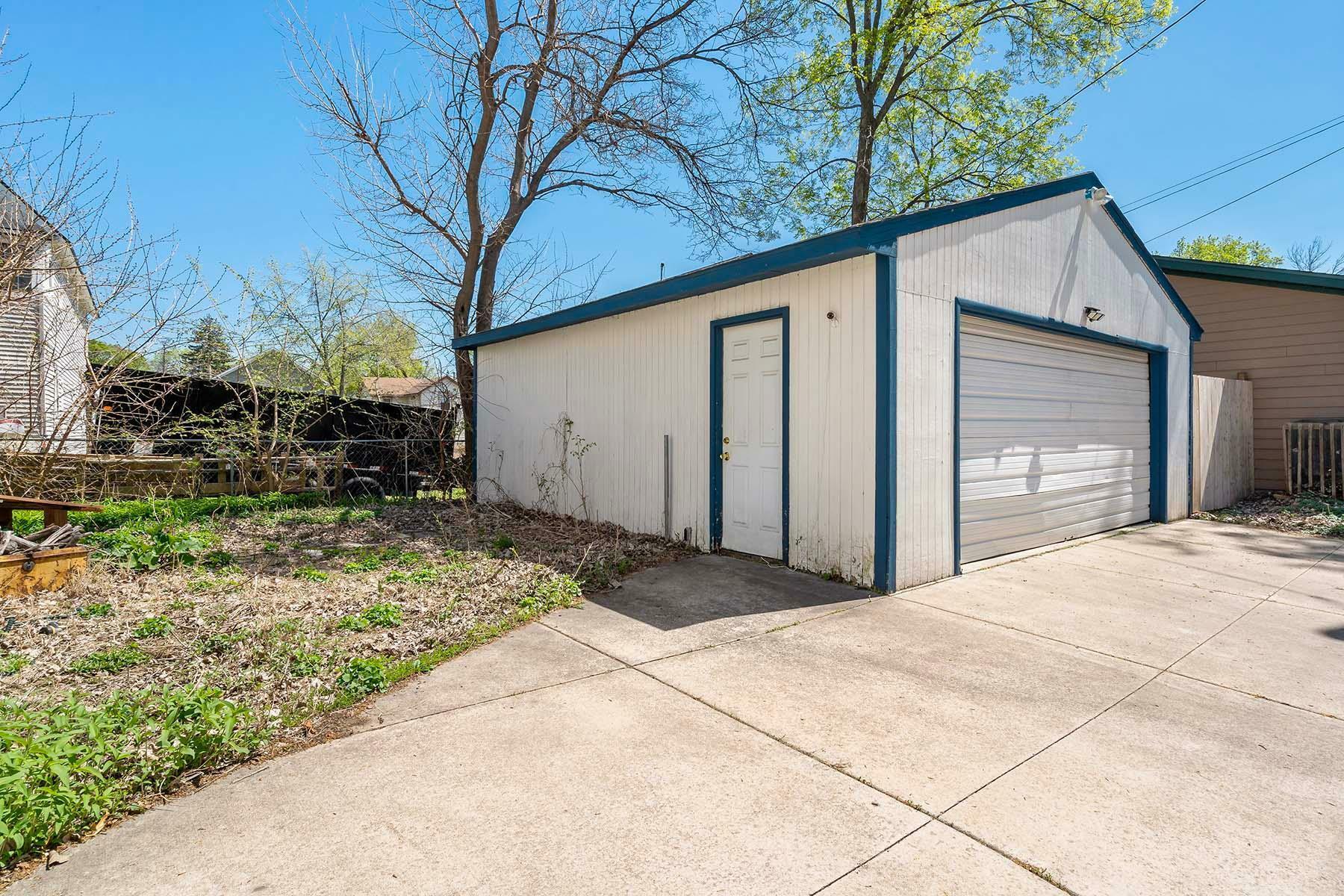 Property Photo: 1213 E 26th Street MN 55404