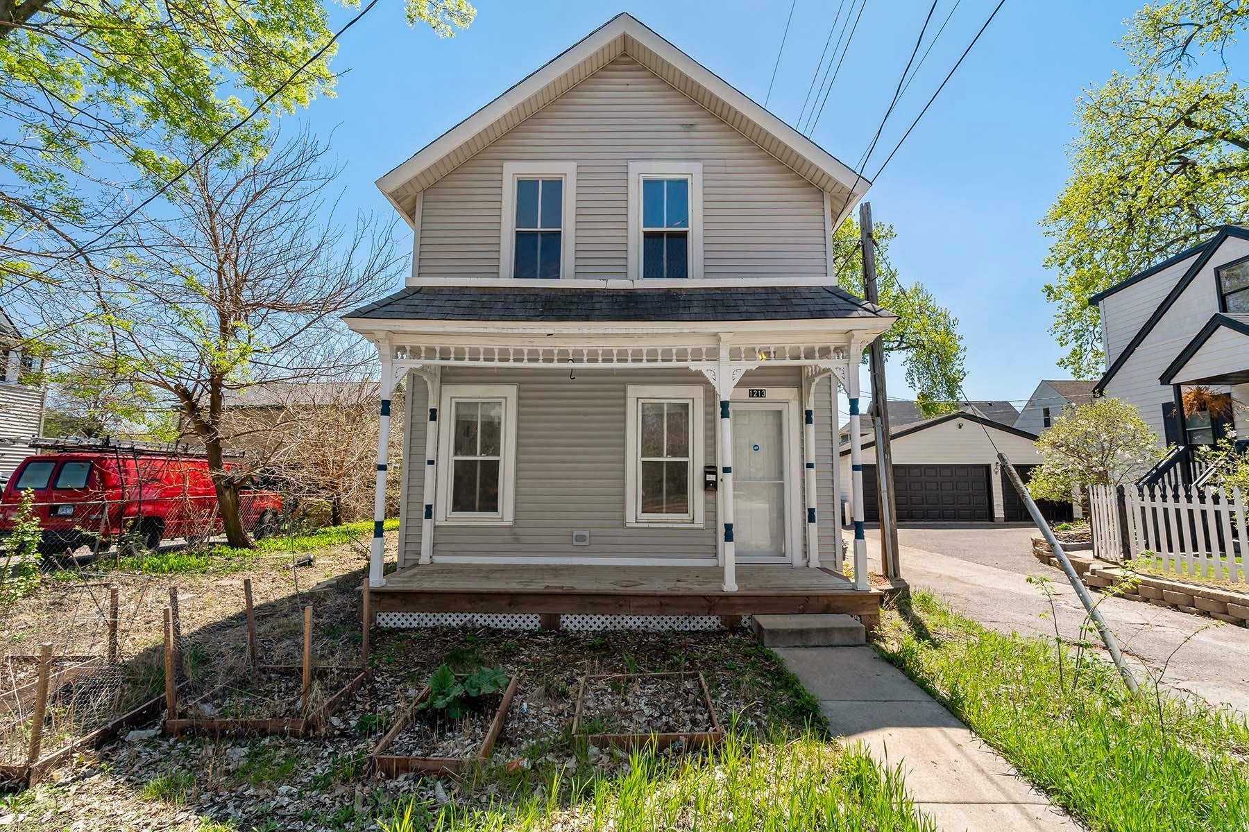 Property Photo: 1213 E 26th Street MN 55404