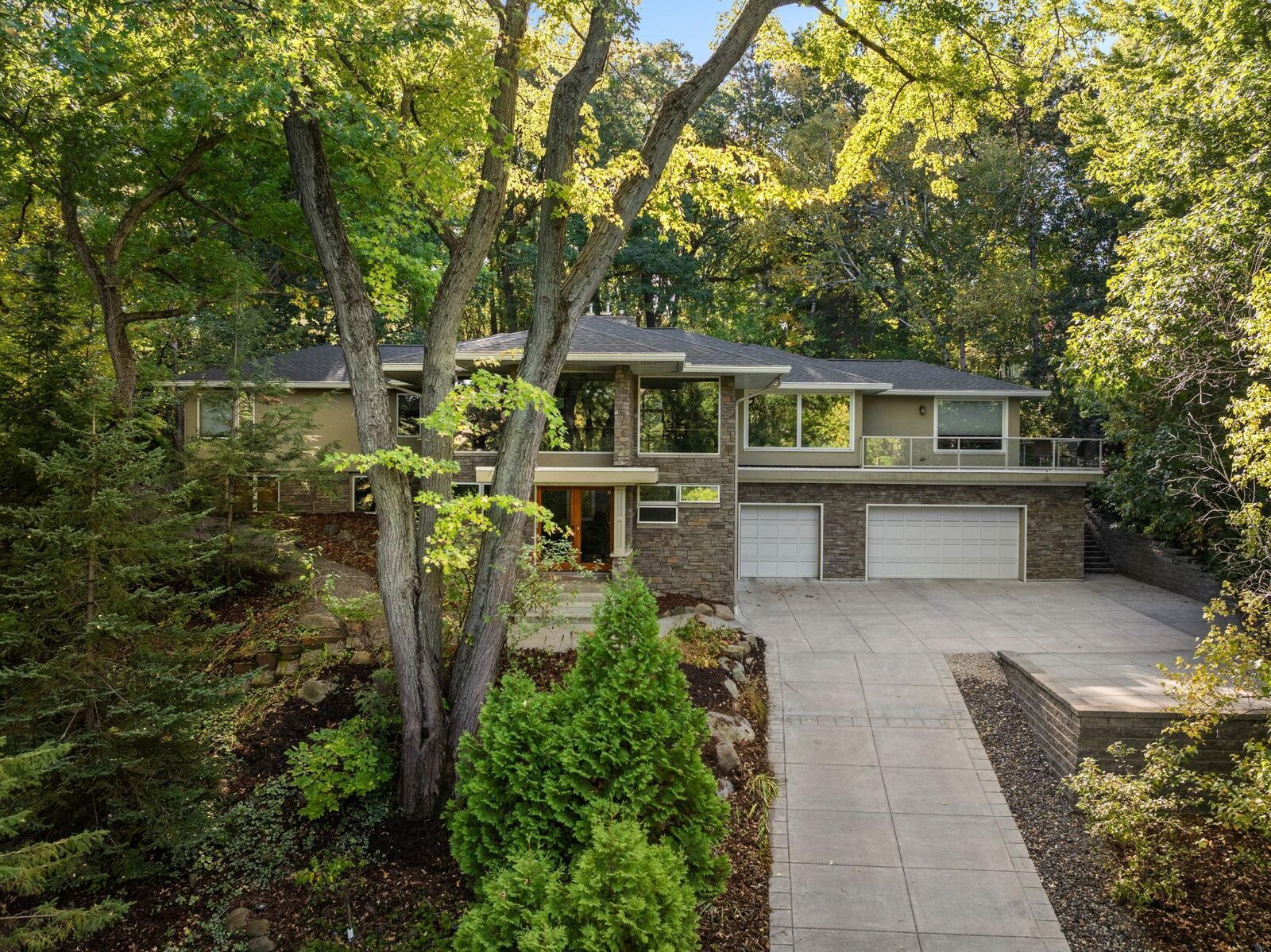 Property Photo:  2200 Black Oak Drive  MN 55305 