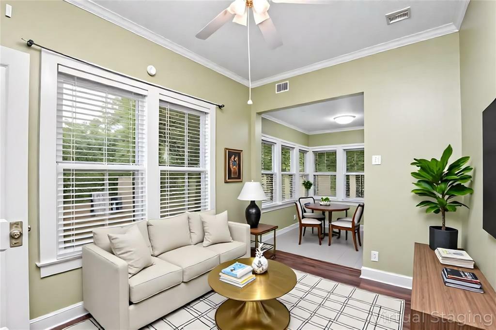 Property Photo: 210 S Rosemont Avenue C TX 75208