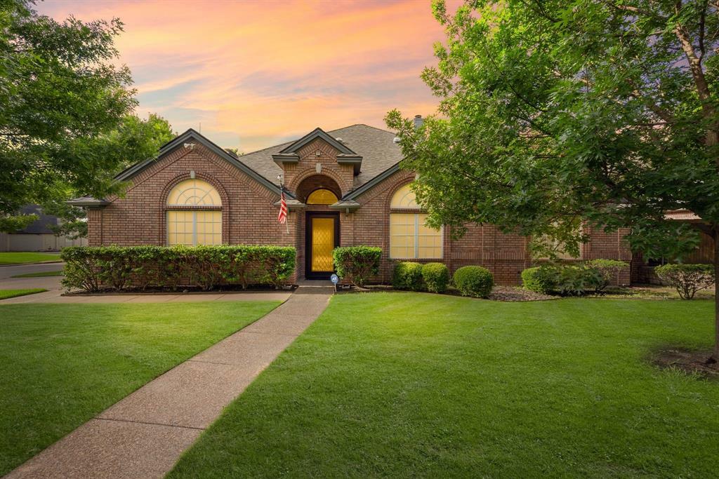 1617 Oak Creek Drive  Hurst TX 76054 photo