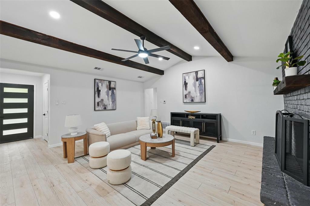 Property Photo: 406 Rickey Canyon Avenue TX 75115