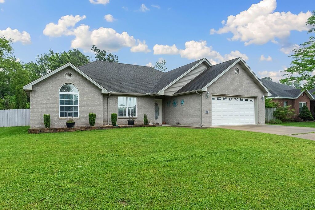 Property Photo:  940 Todd Circle  AR 72751 