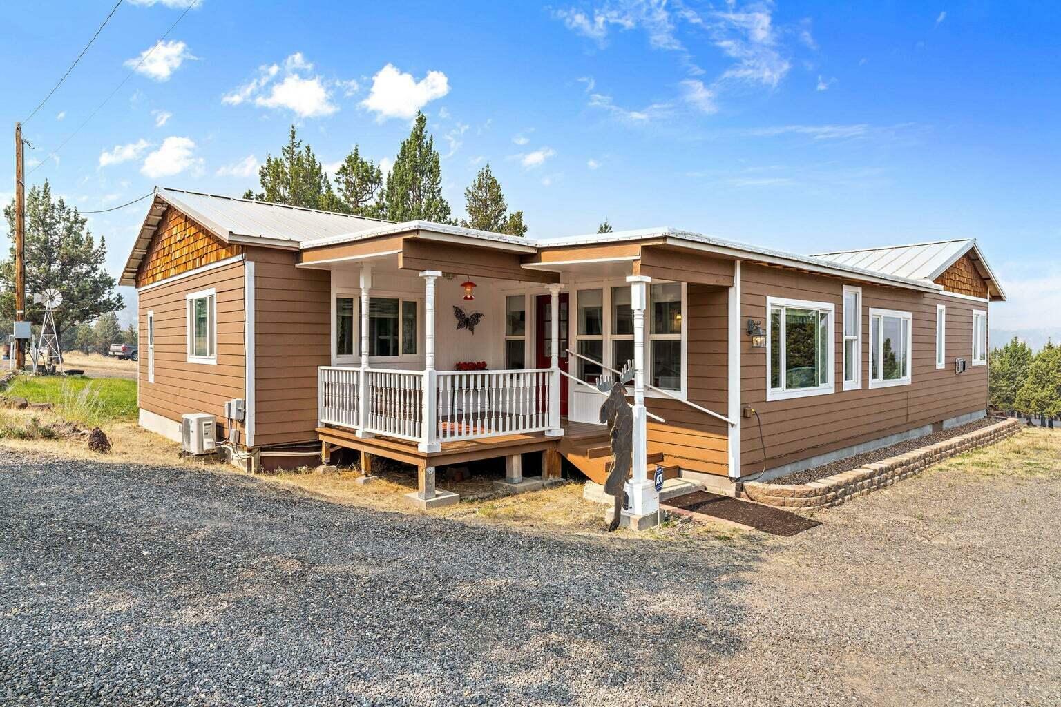 Property Photo: 1940 SE Mountain Road OR 97754