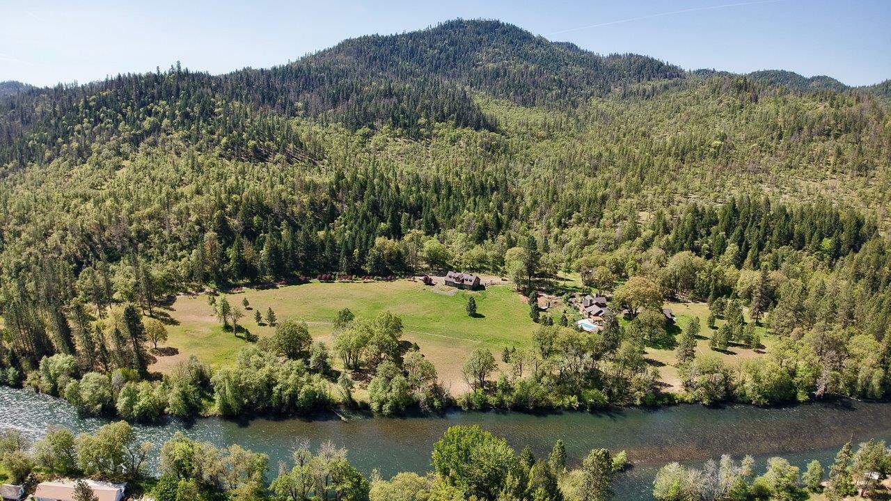 Property Photo: 7159 Crowfoot Road OR 97541