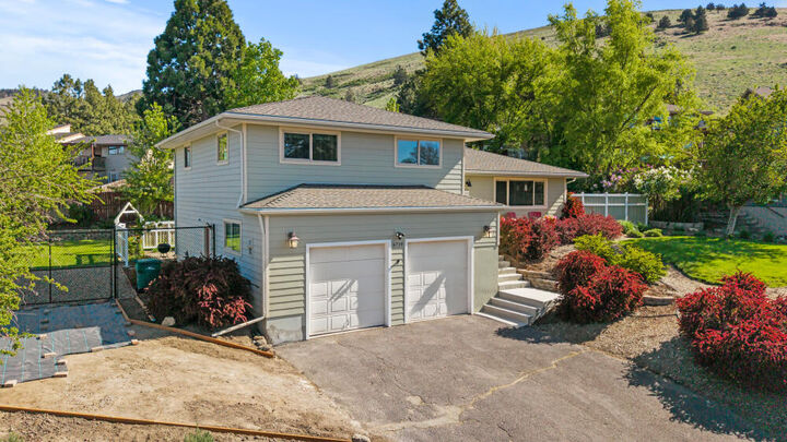 6719 Cottage Avenue  Klamath Falls OR 97603 photo