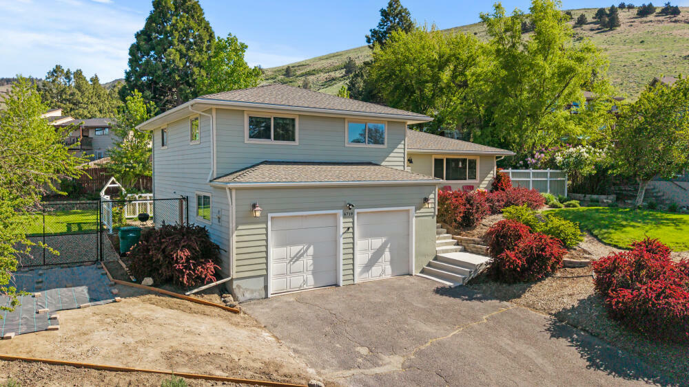 Property Photo: 6719 Cottage Avenue OR 97603