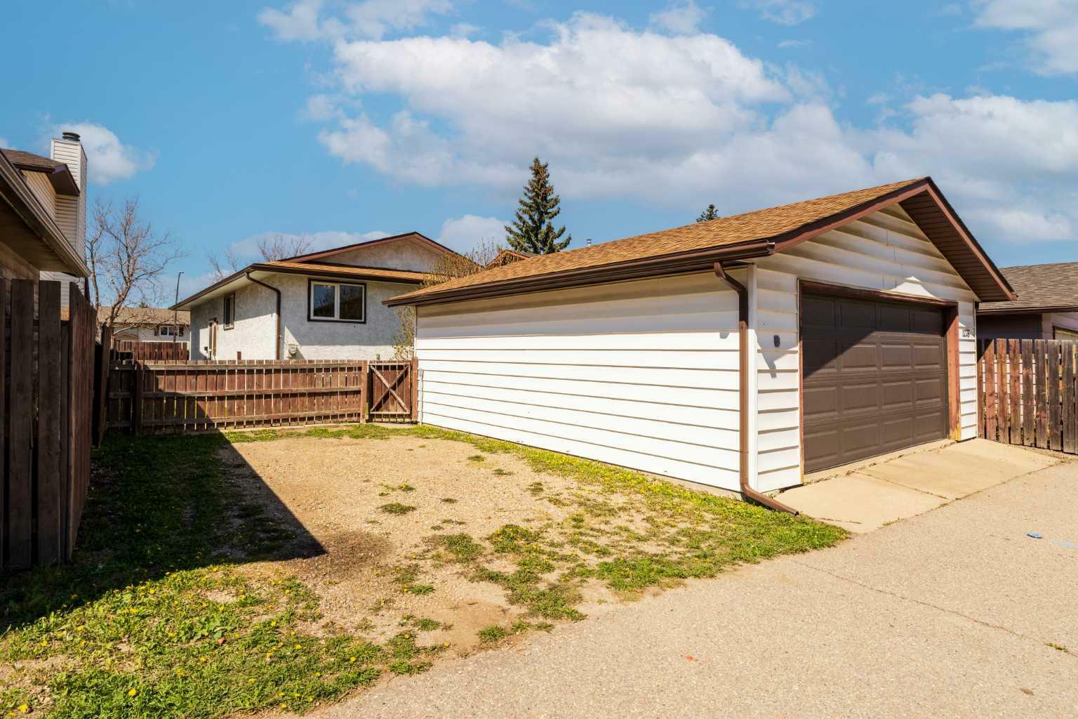 Property Photo: 1275 Berkley Drive NW AB T3K 1T2