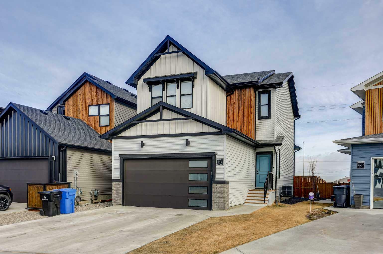 Photo de la propriété: 4553 25 Avenue S AB T1K 8K5