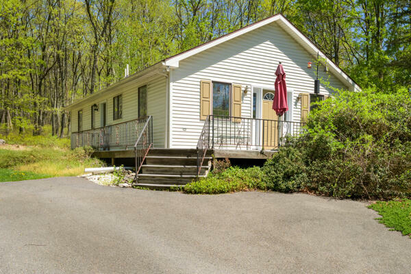 Property Photo: 317 Fall Creek Terrace PA 18360