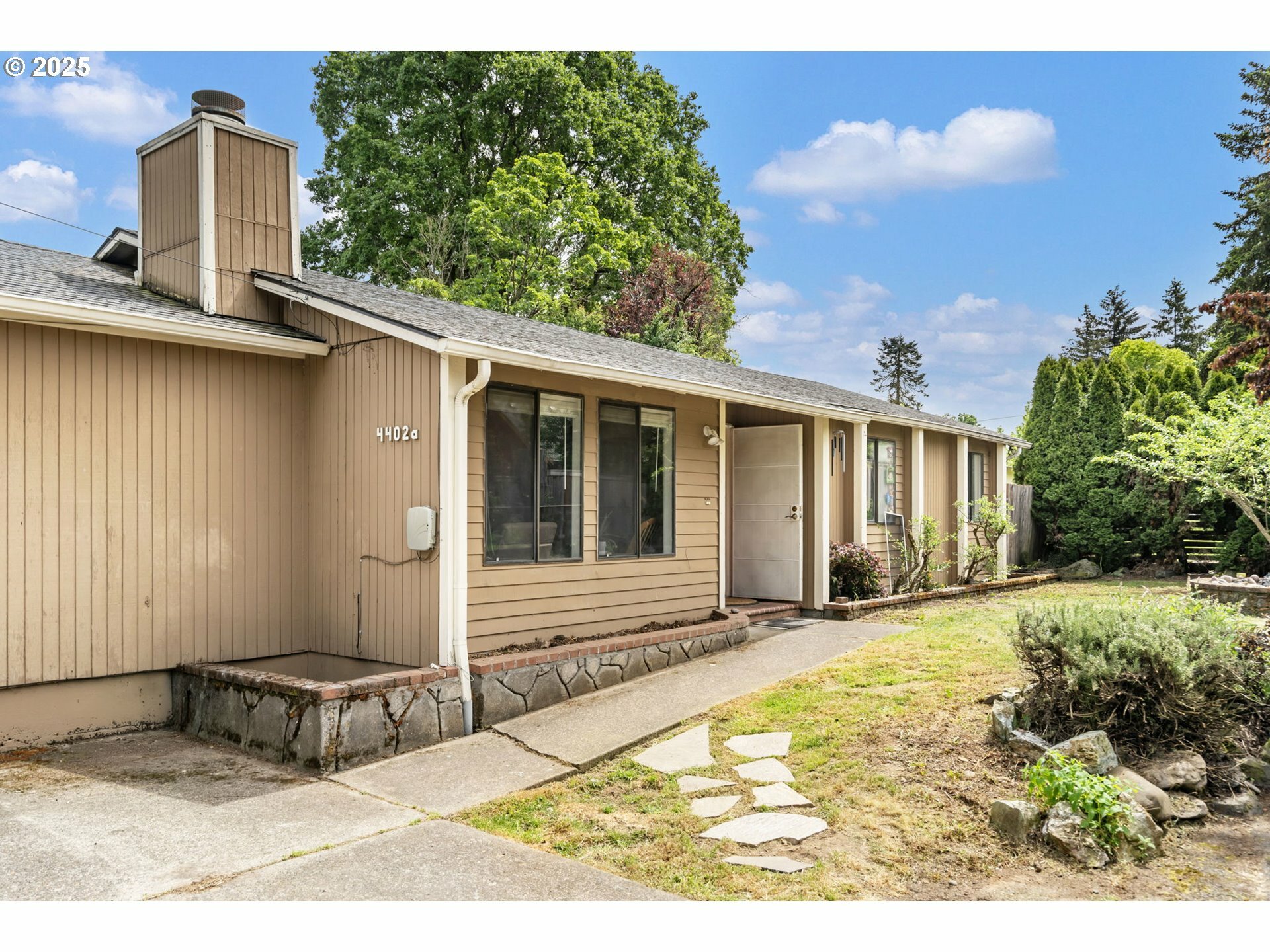 Property Photo: 4402 NE Emerson St A OR 97218