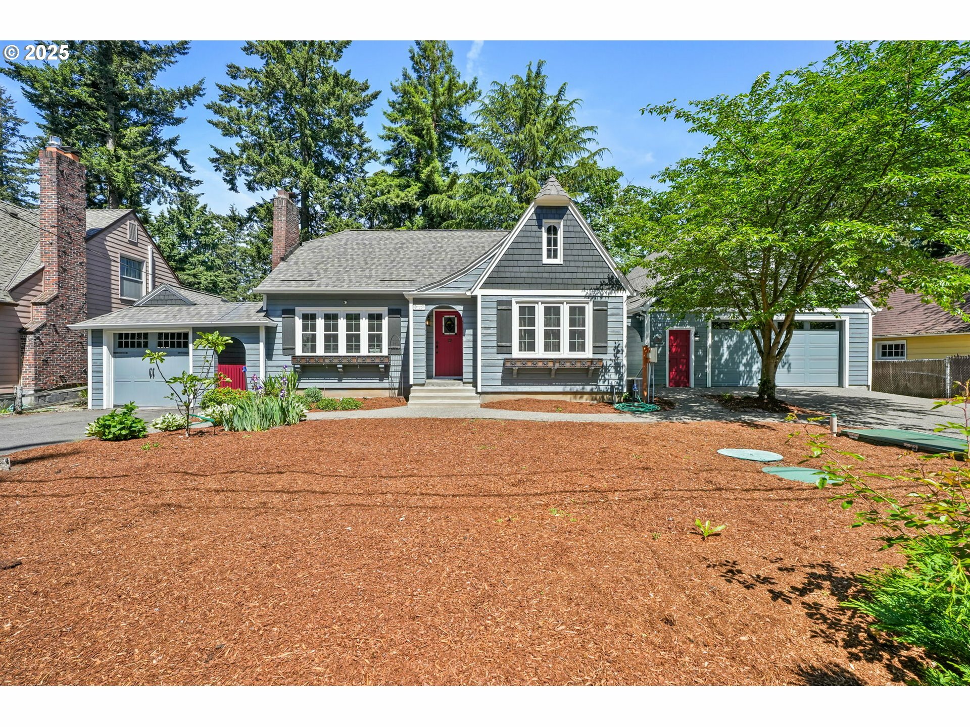 Property Photo: 9725 NE Shaver St OR 97220