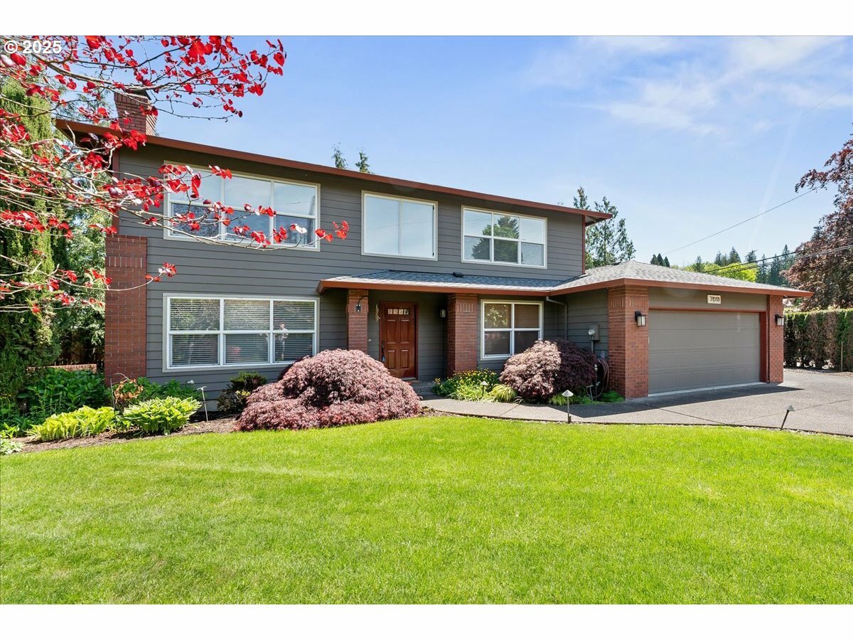Property Photo: 7618 SE 152nd Ave OR 97236