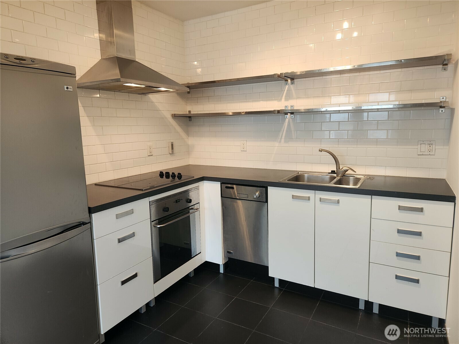 Property Photo: 2114 7th Avenue W 3 WA 98119