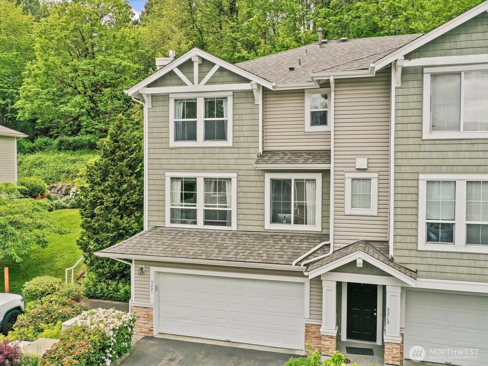 Property Photo: 5221 236th Place SE 22-1 WA 98029