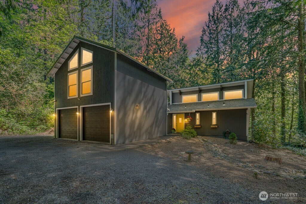 Property Photo: 16046 266th Avenue SE WA 98027