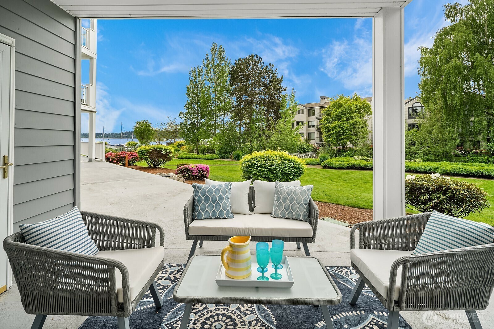 Property Photo: 6125 NE 175th Street N101 WA 98028