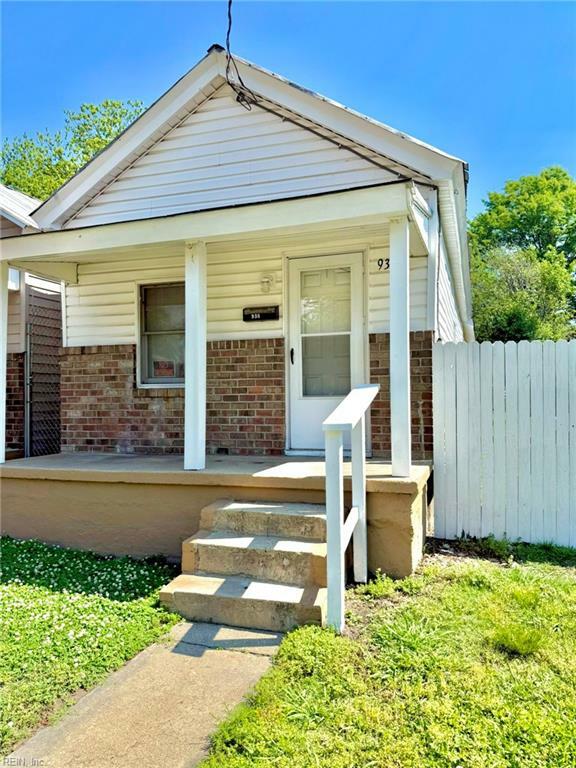 Property Photo: 938 Ivy Avenue Ave VA 23607