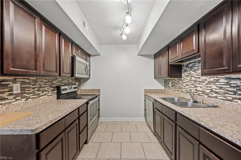 Property Photo:  5607 Dodington Ct  VA 23462 