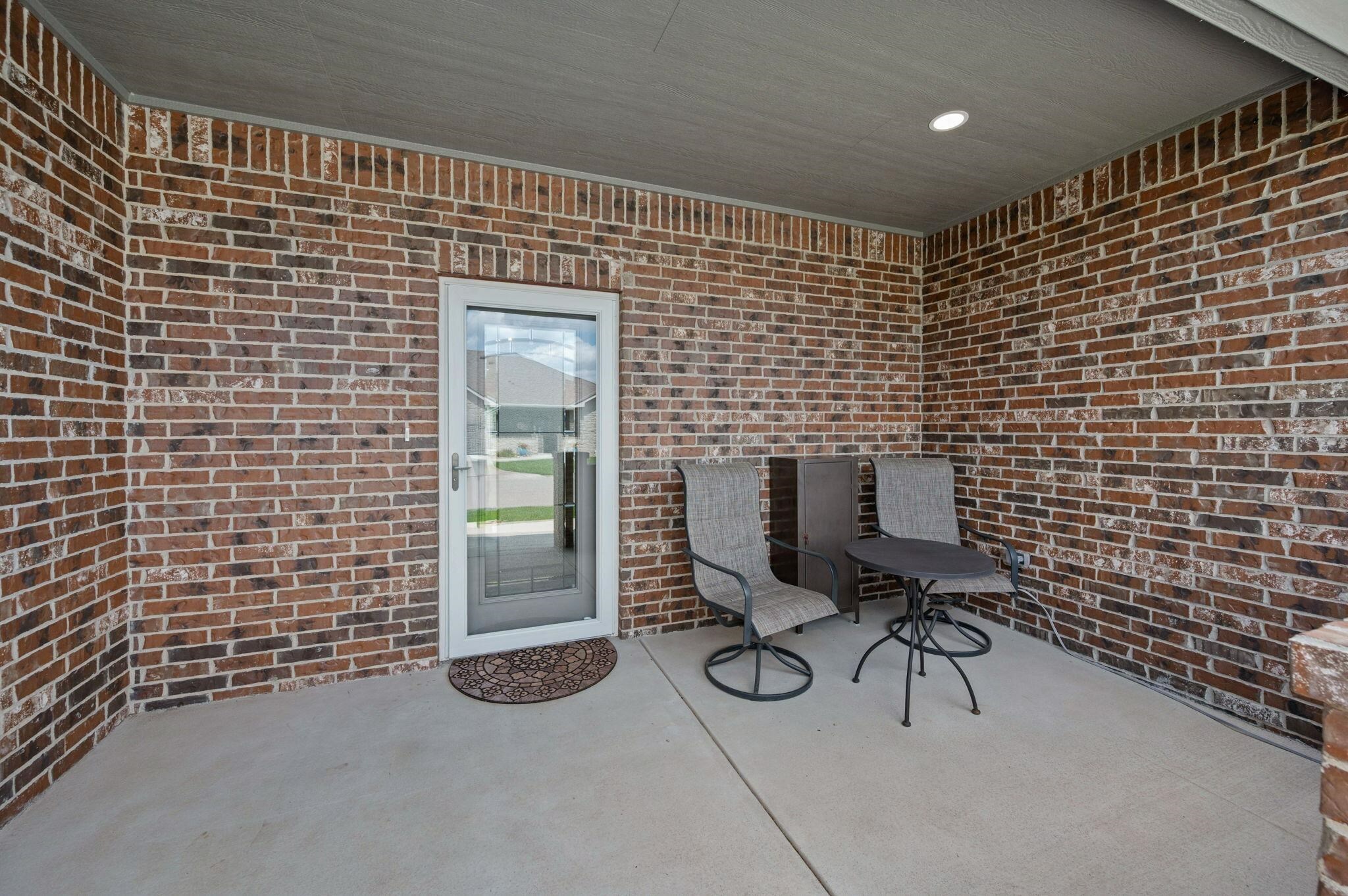 Property Photo: 3629 N Lakeway Ct KS 67205