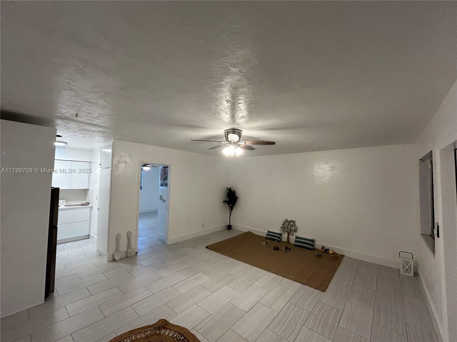 Property Photo: 2901 Polk St 10 FL 33020
