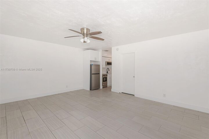 Property Photo: 2901 Polk St 10 FL 33020