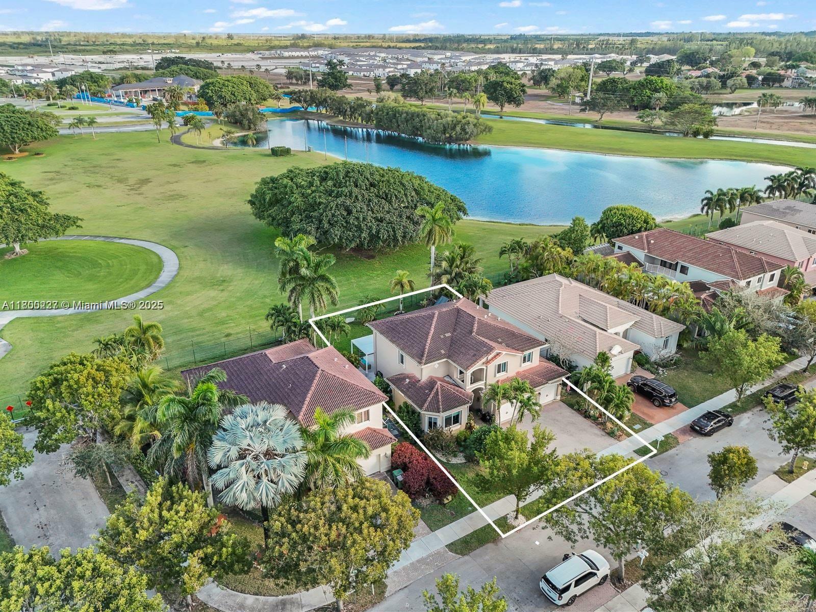 Property Photo: 2165 SE 20th Ave FL 33035