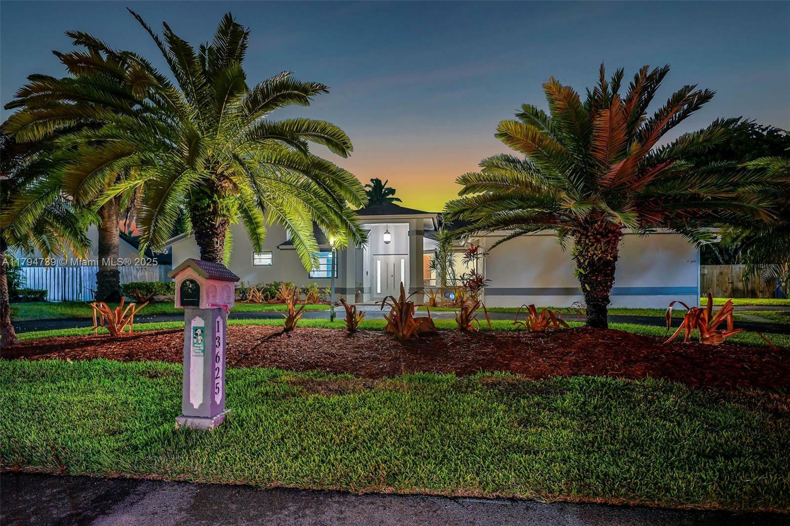 13625 SW 104th Ct  Miami FL 33176 photo