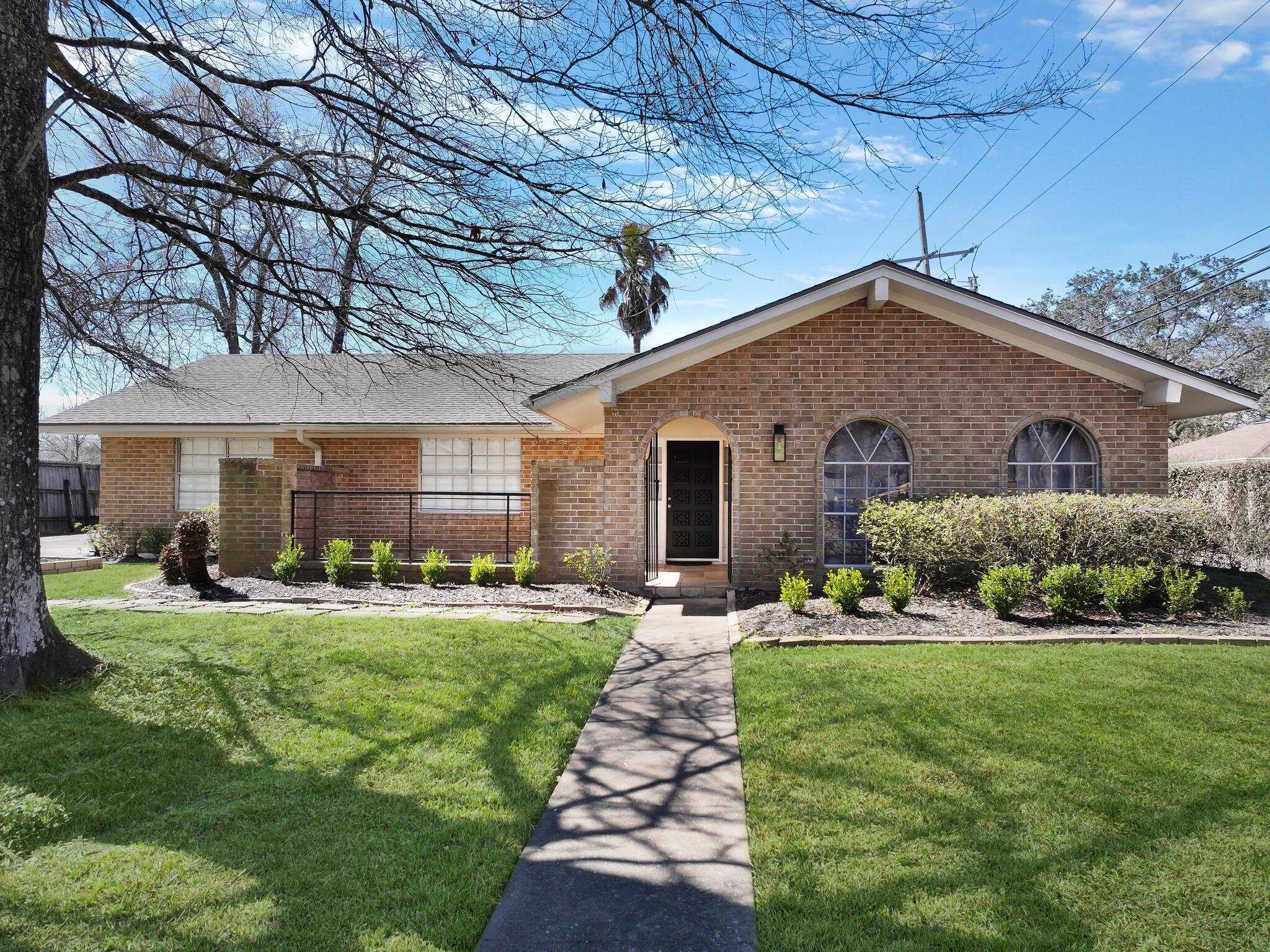 Property Photo:  1165 Ivy Ln.  TX 77706 