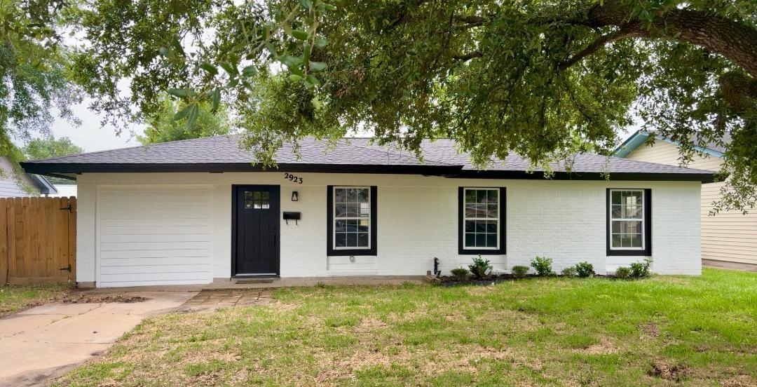 Property Photo: 2923 Avenue L TX 77627