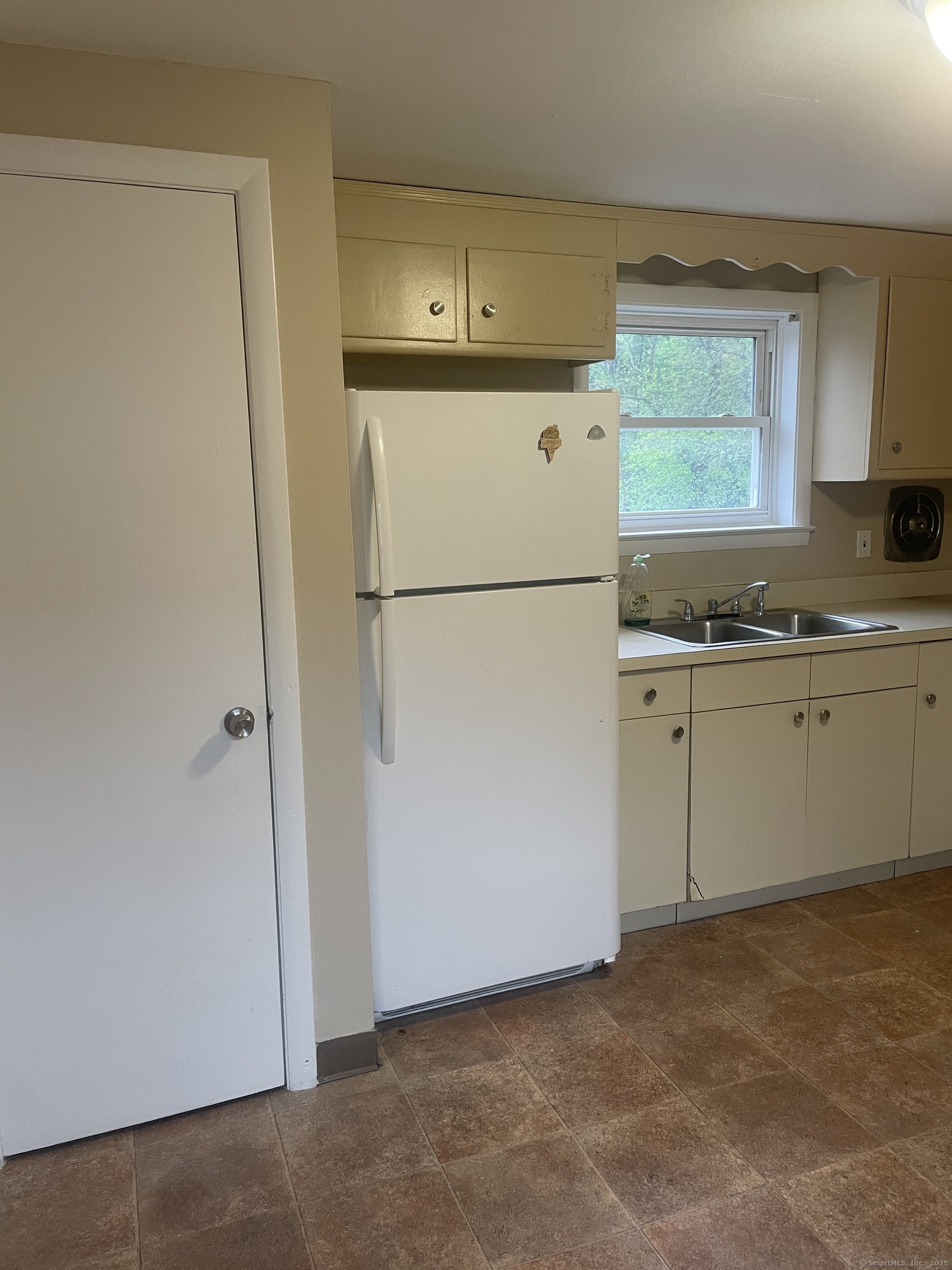 Property Photo: 21-27 Hartford Avenue 7 CT 06111